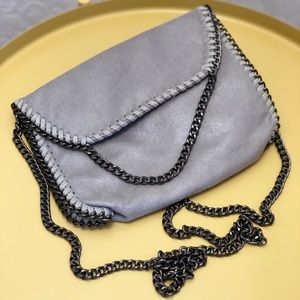 Super fashionable chain small purse!